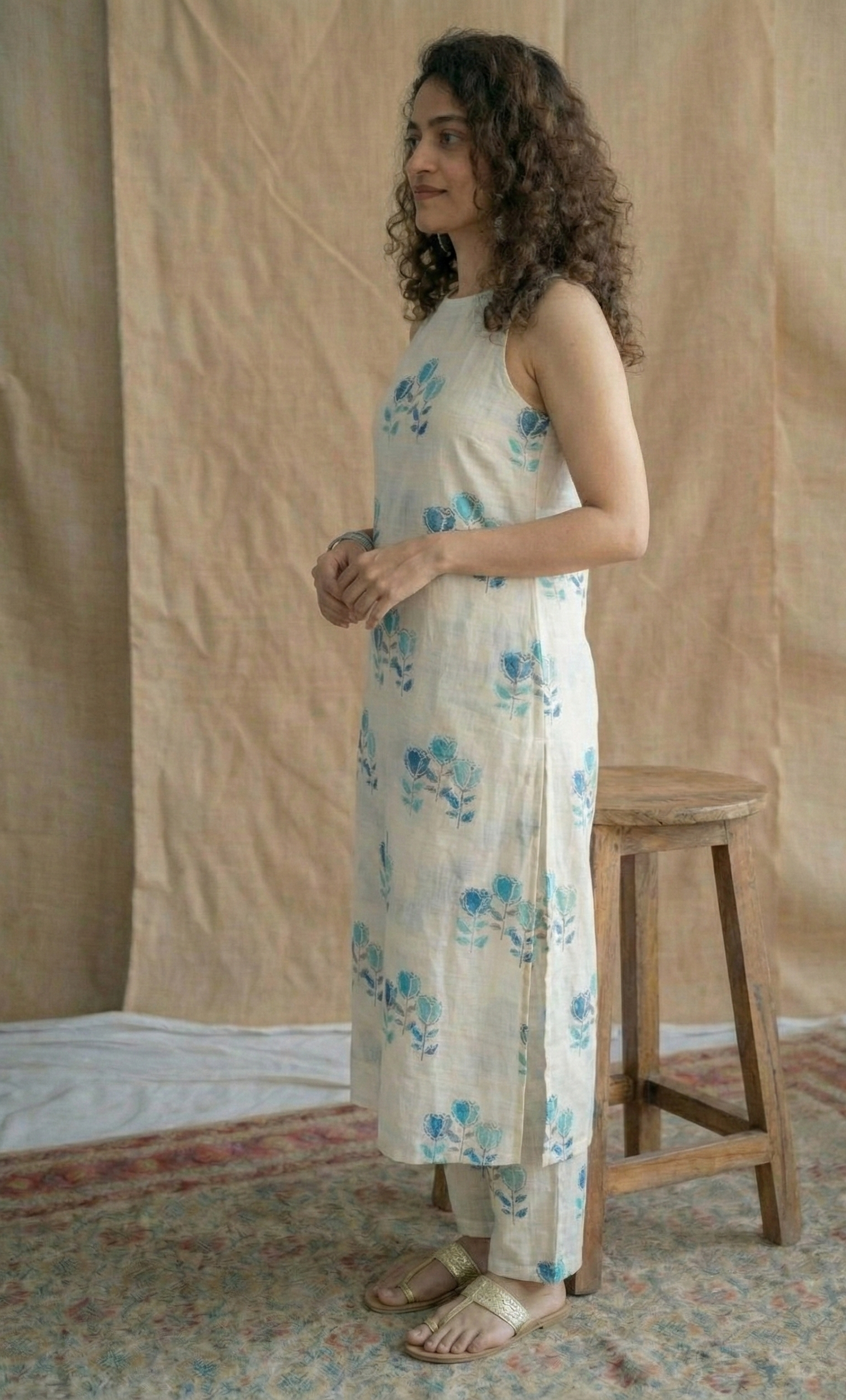 Elegant White & Blue Floral Block Print Sleeveless Kurta Set