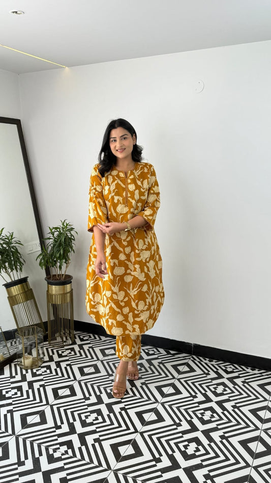 Women's Floral Vine Print Kurta Pant Set with Lace Detail (Mustard)