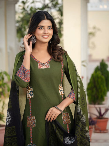 Drak Green Ethnic Kurta Set with Black Printed Dupatta