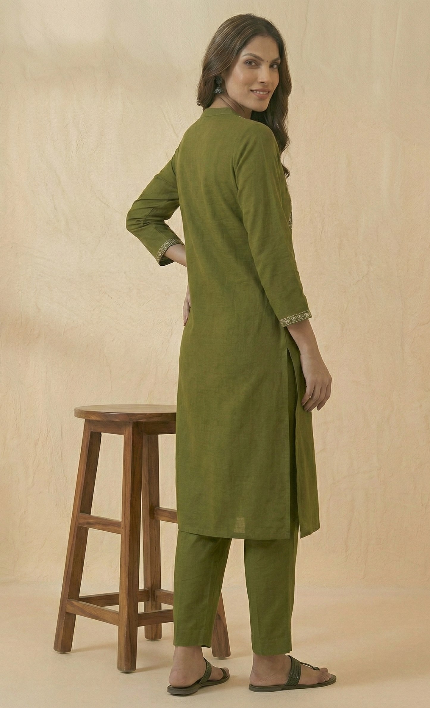Chic Olive Textured Cotton Blend Kurta Set with Zari Embroidery