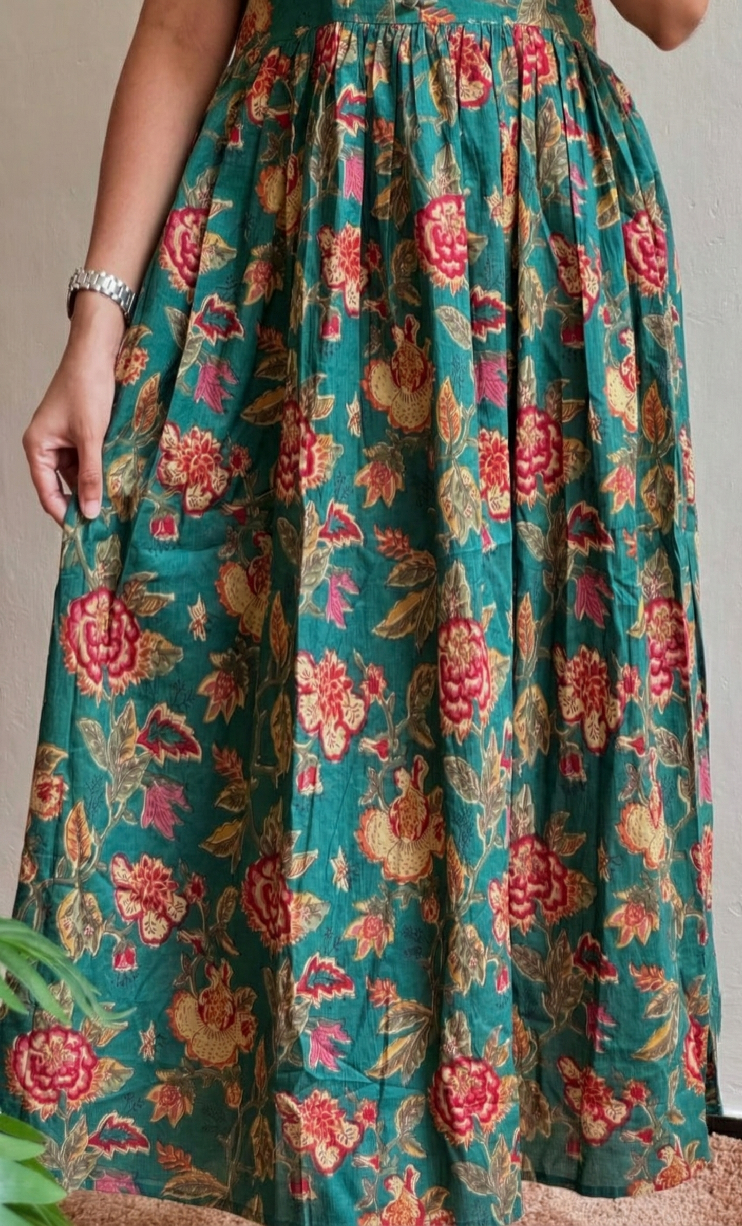 Women's Green Floral Print Midi Dress with Puff Sleeves and V-Neck