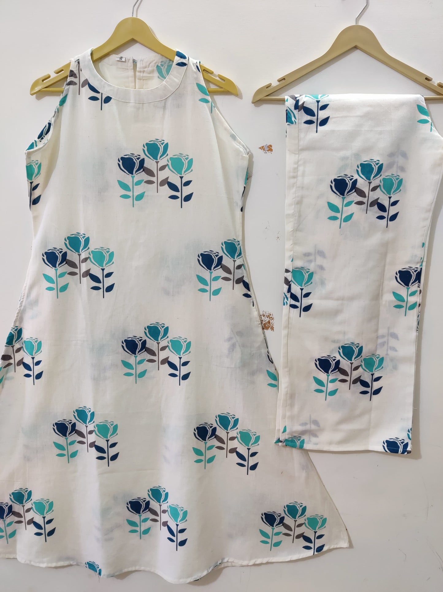 Elegant White & Blue Floral Block Print Sleeveless Kurta Set